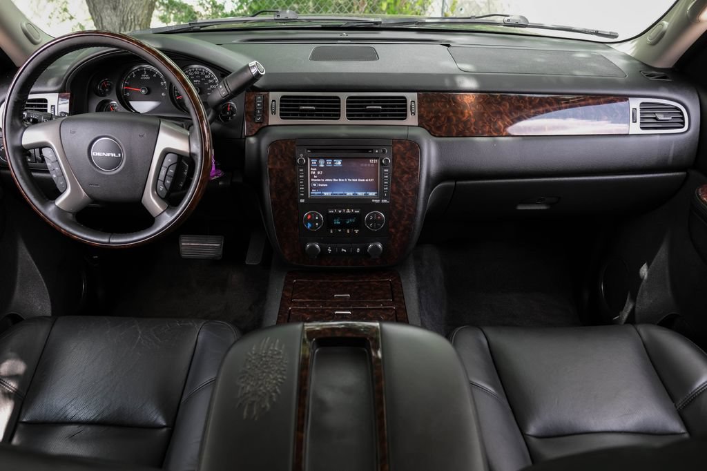 Used 2013 GMC Yukon XL Denali AWD/4WD image 5
