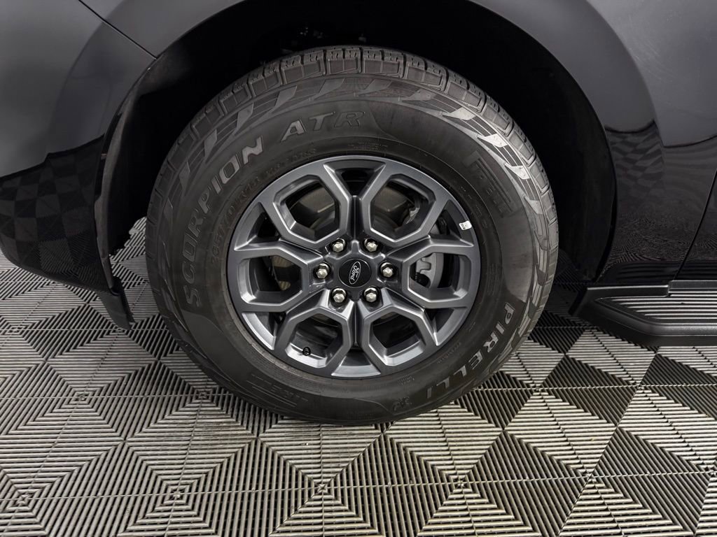 Used 2025 Ford Expedition Active image 18