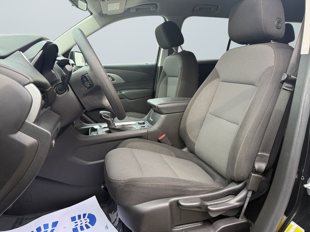 Used 2021 Chevrolet Traverse LS image 9