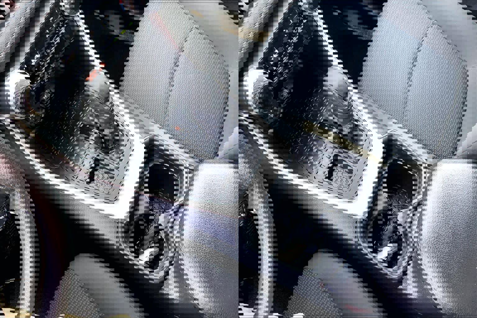 Used 2019 Toyota RAV4 LE image 15