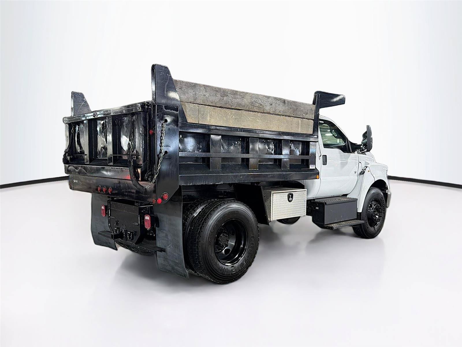 Used 2022 Ford F650 2WD Regular Cab Super Duty image 11