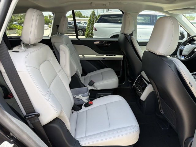 New 2026 Lincoln Aviator 2WD w/ Jet Appearance Package image 22