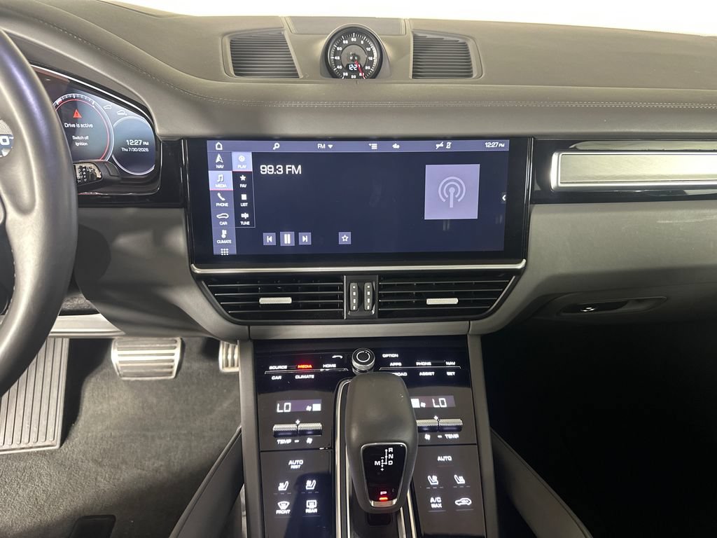 Used 2020 Porsche Cayenne Turbo AWD/4WD image 28