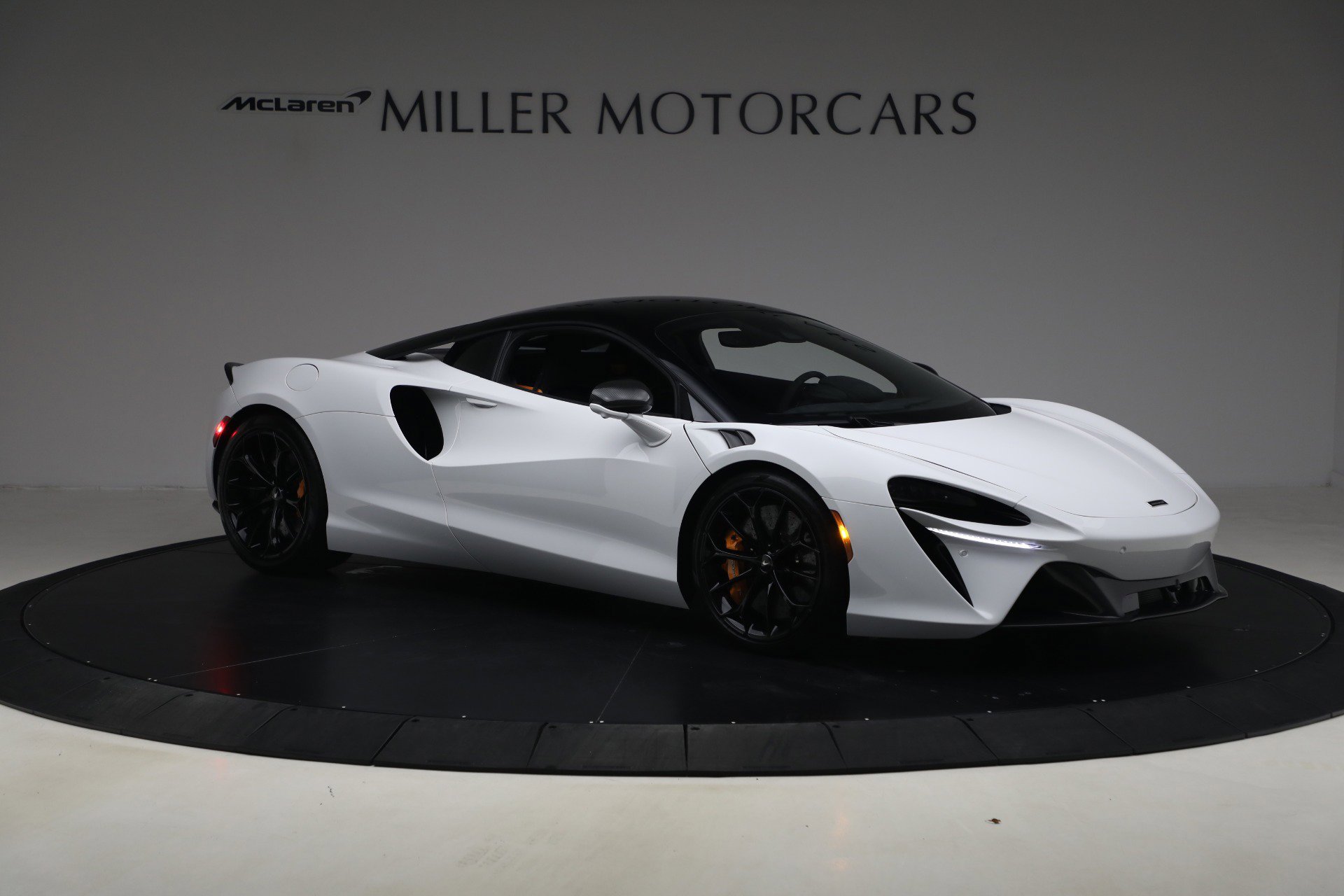 Used 2023 McLaren Artura image 10