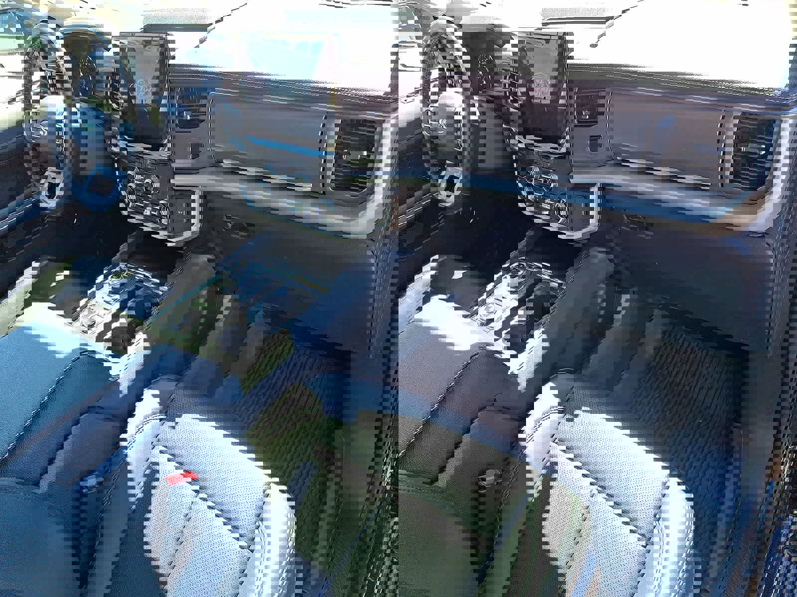 Used 2023 Ford Expedition XLT image 34