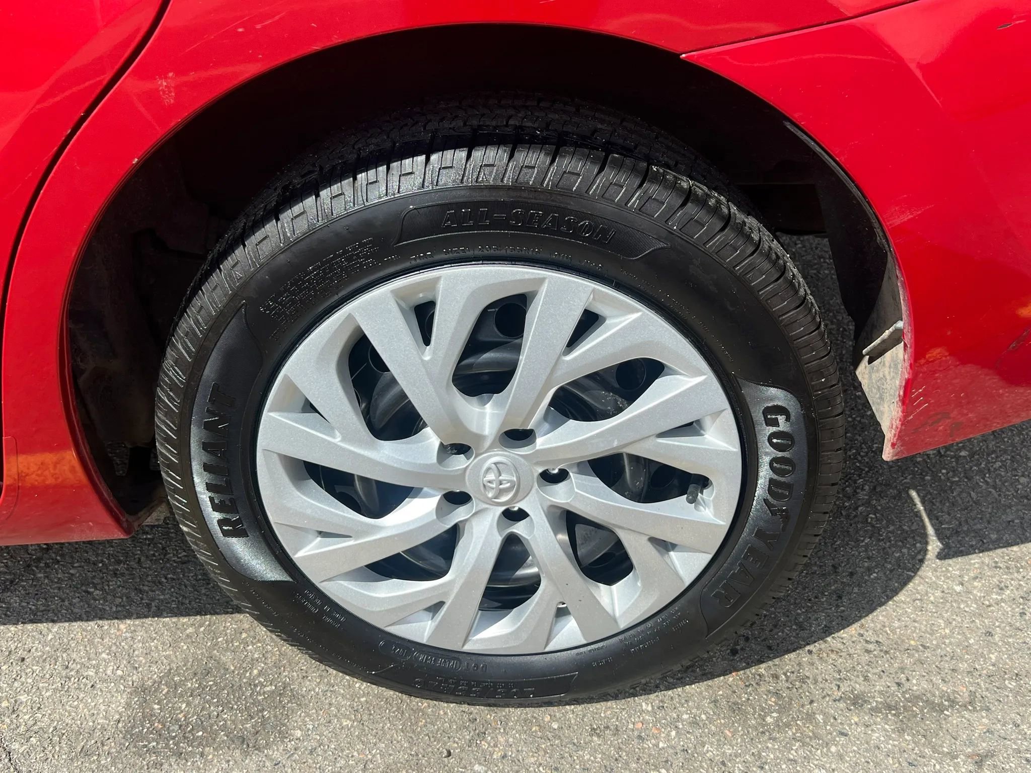 Used 2018 Toyota Corolla LE image 10