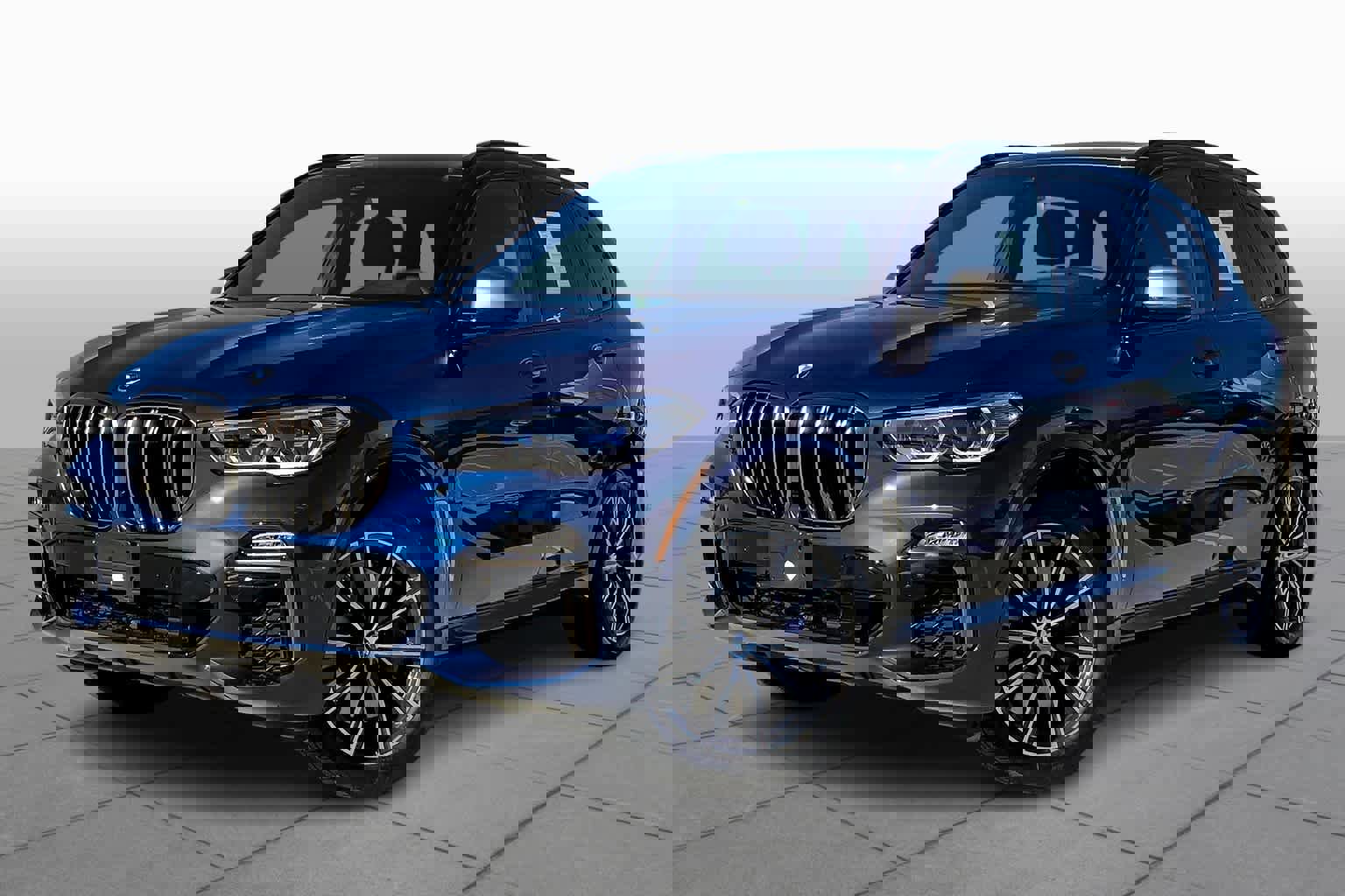 Used 2021 BMW X5 M50i w/ Executive Package image 2