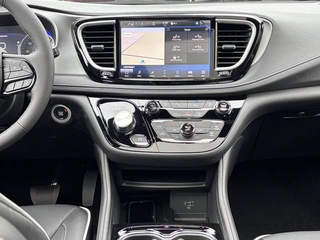 New 2027 Chrysler Pacifica Limited w/ S Appearance Package AWD/4WD image 15