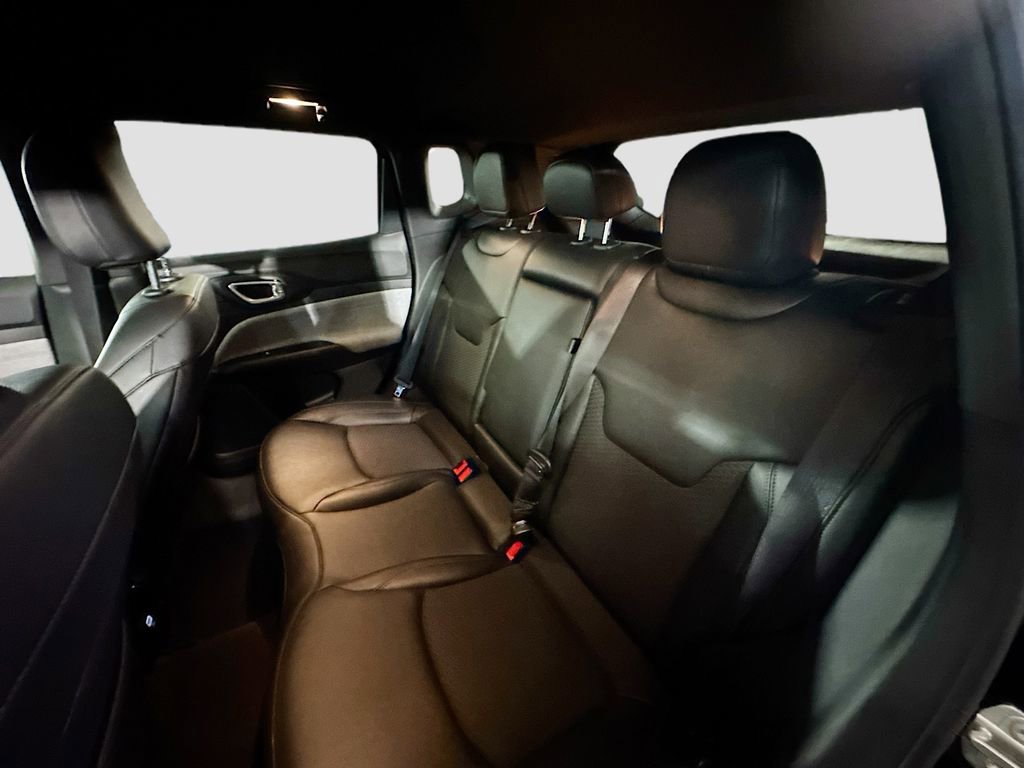 Used 2025 Jeep Compass Latitude image 22