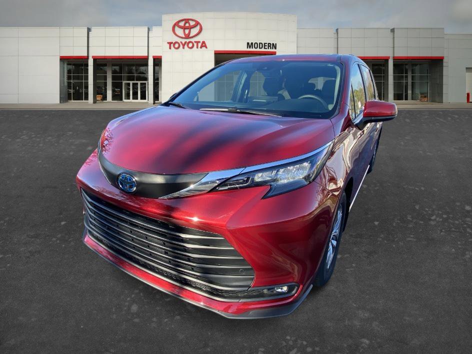 Certified 2025 Toyota Sienna XLE