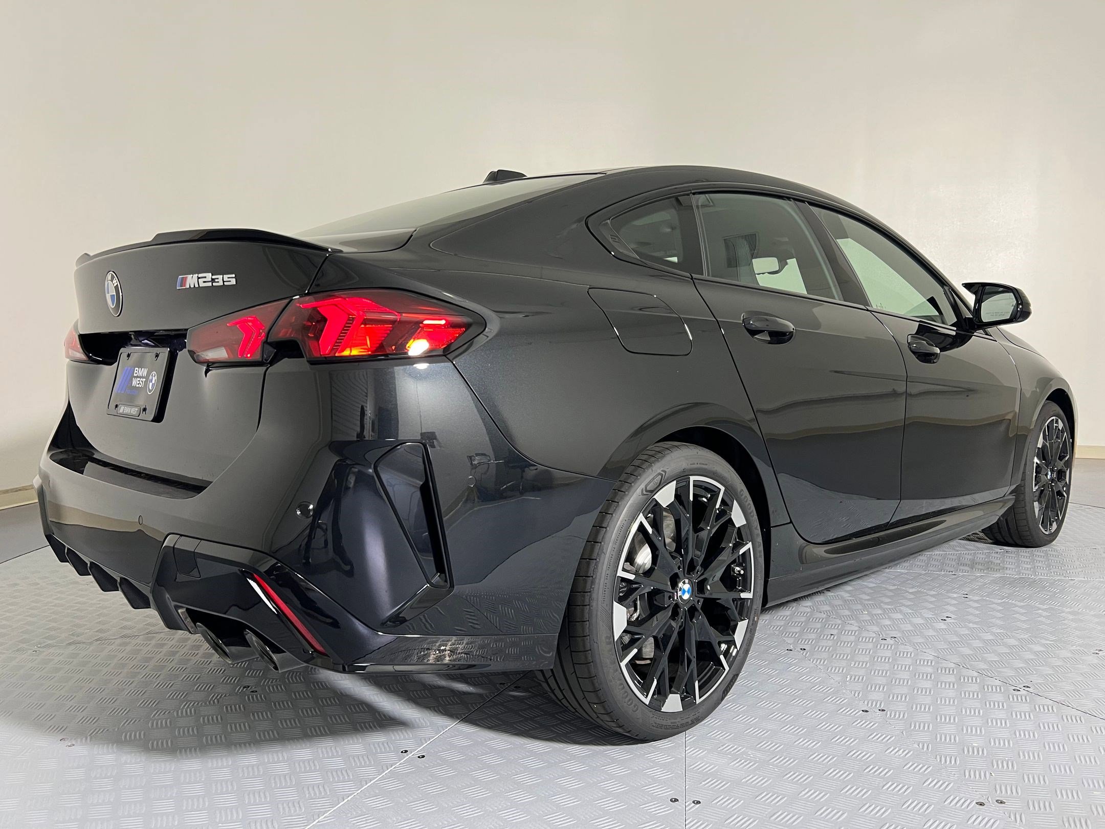 Used 2025 BMW M235i xDrive w/ Premium Package image 9