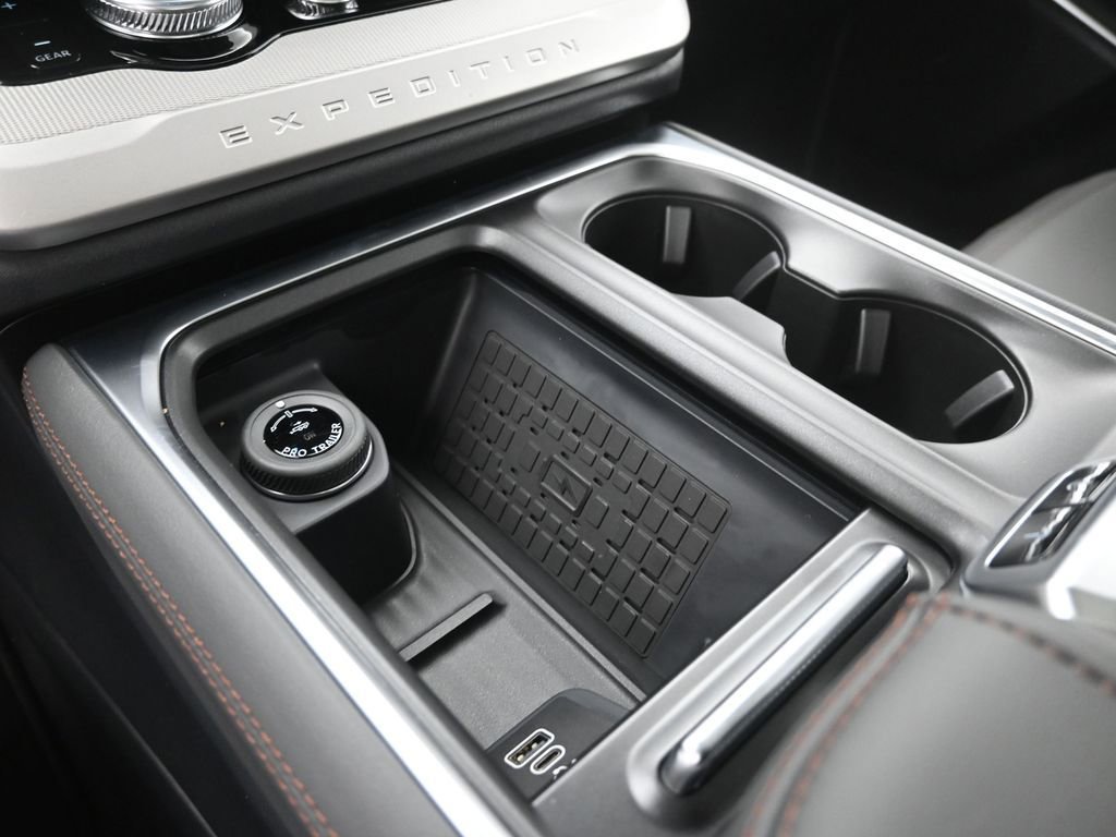 New 2025 Ford Expedition Active RWD image 30