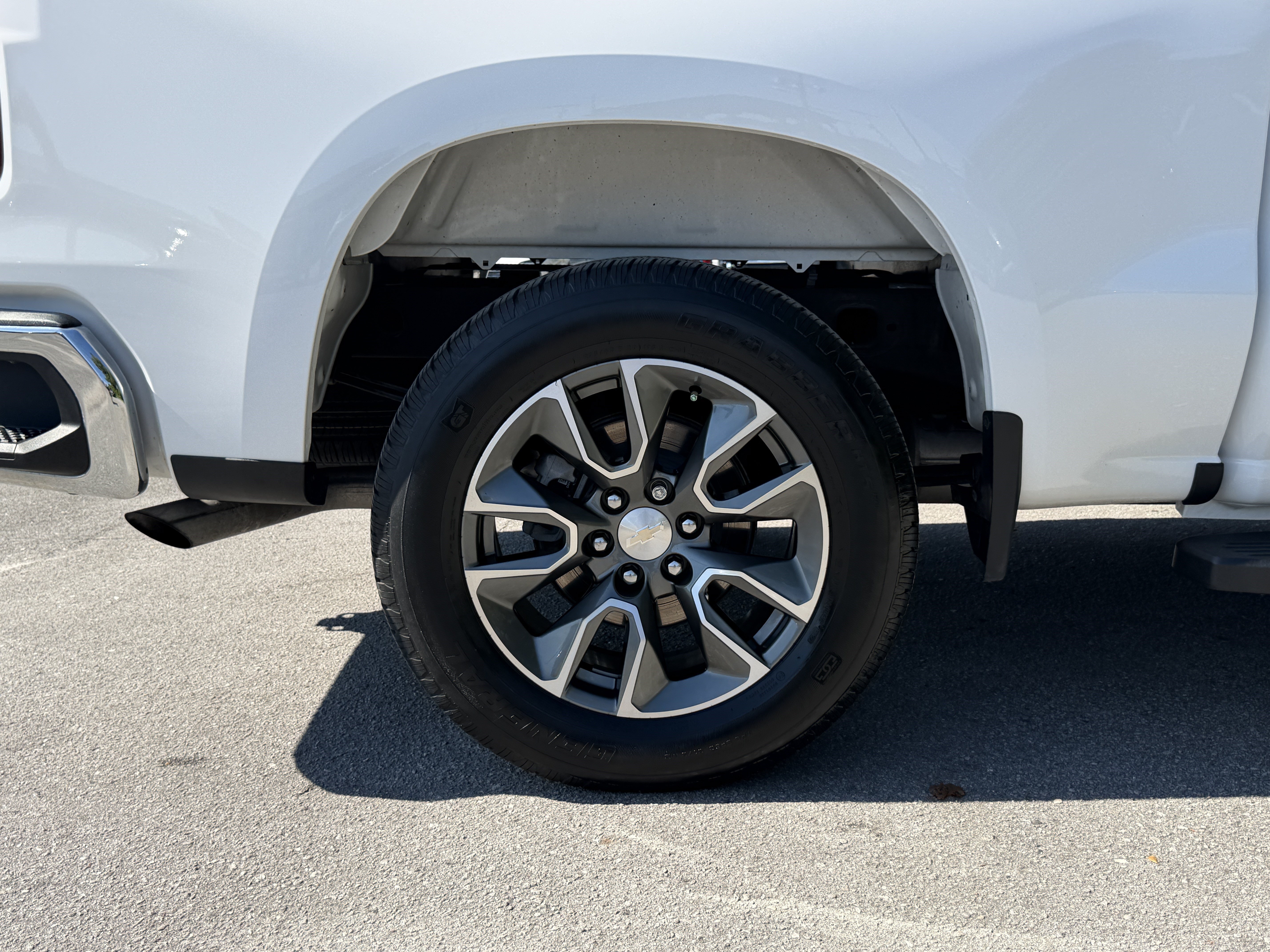 Used 2023 Chevrolet Silverado 1500 LT AWD/4WD image 11