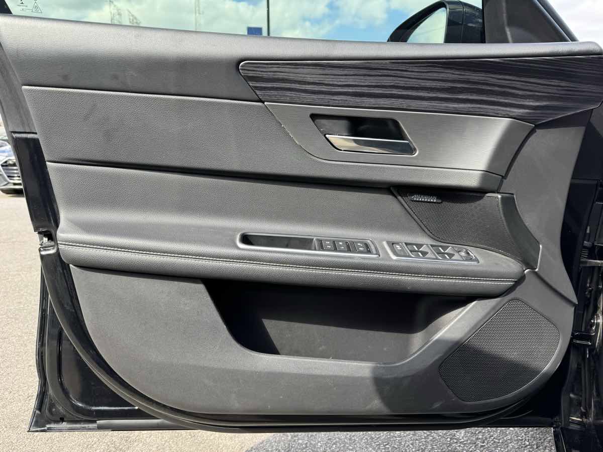 Used 2016 Jaguar XF S image 26