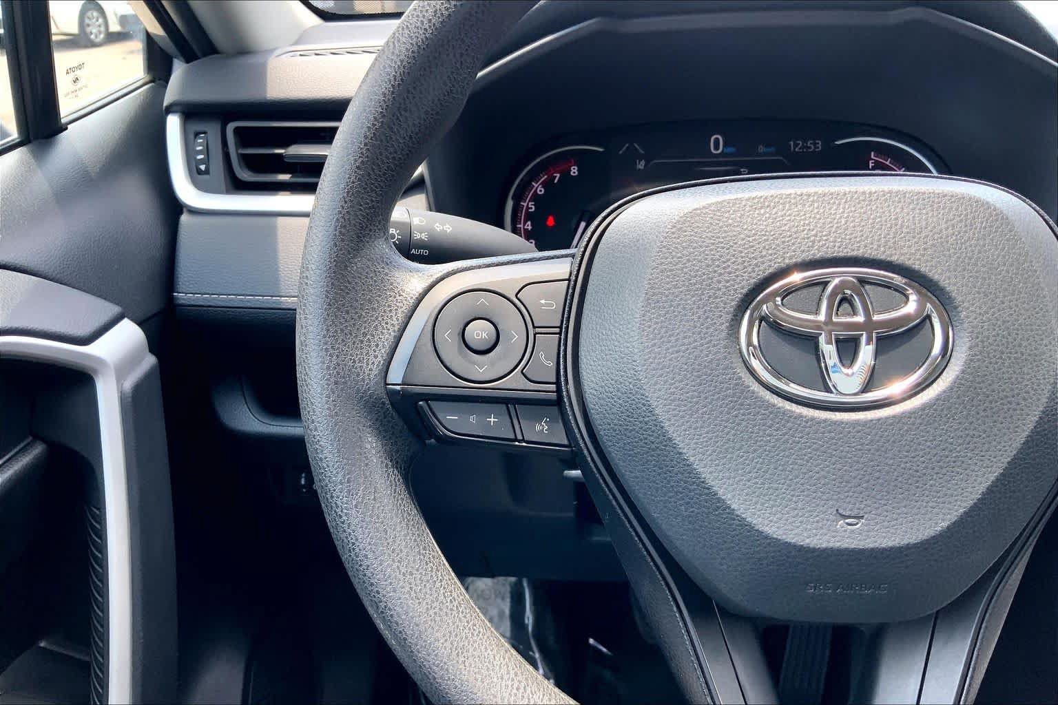 Used 2025 Toyota RAV4 XLE FWD image 23