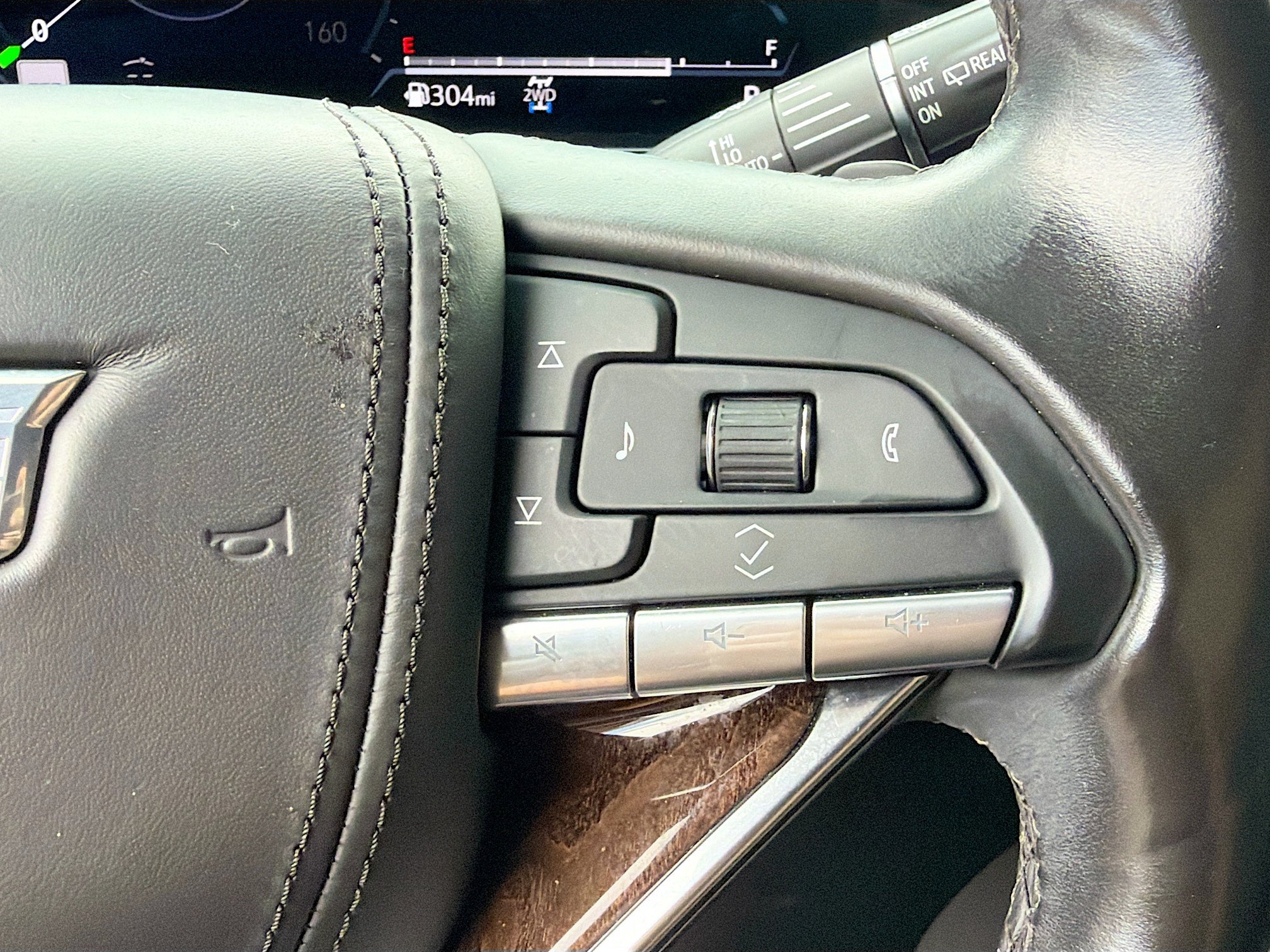 Used 2023 Cadillac Escalade ESV Sport Platinum w/ LPO, ONYX Package AWD/4WD image 38