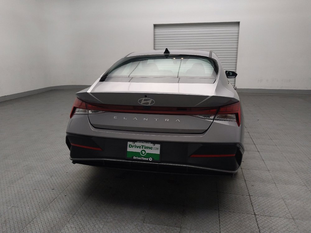 Used 2025 Hyundai Elantra SEL FWD image 7
