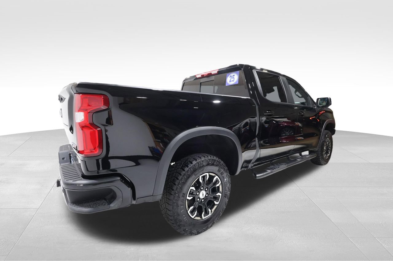 Used 2025 Chevrolet Silverado 1500 ZR2 w/ Technology Package image 4