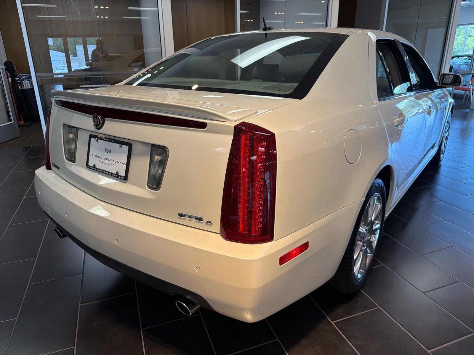 Used 2005 Cadillac STS V8 w/ Preferred Equipment Group AWD/4WD image 5