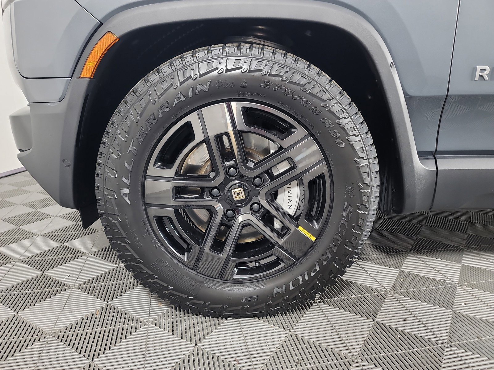 Used 2024 Rivian R1S Adventure AWD/4WD image 9
