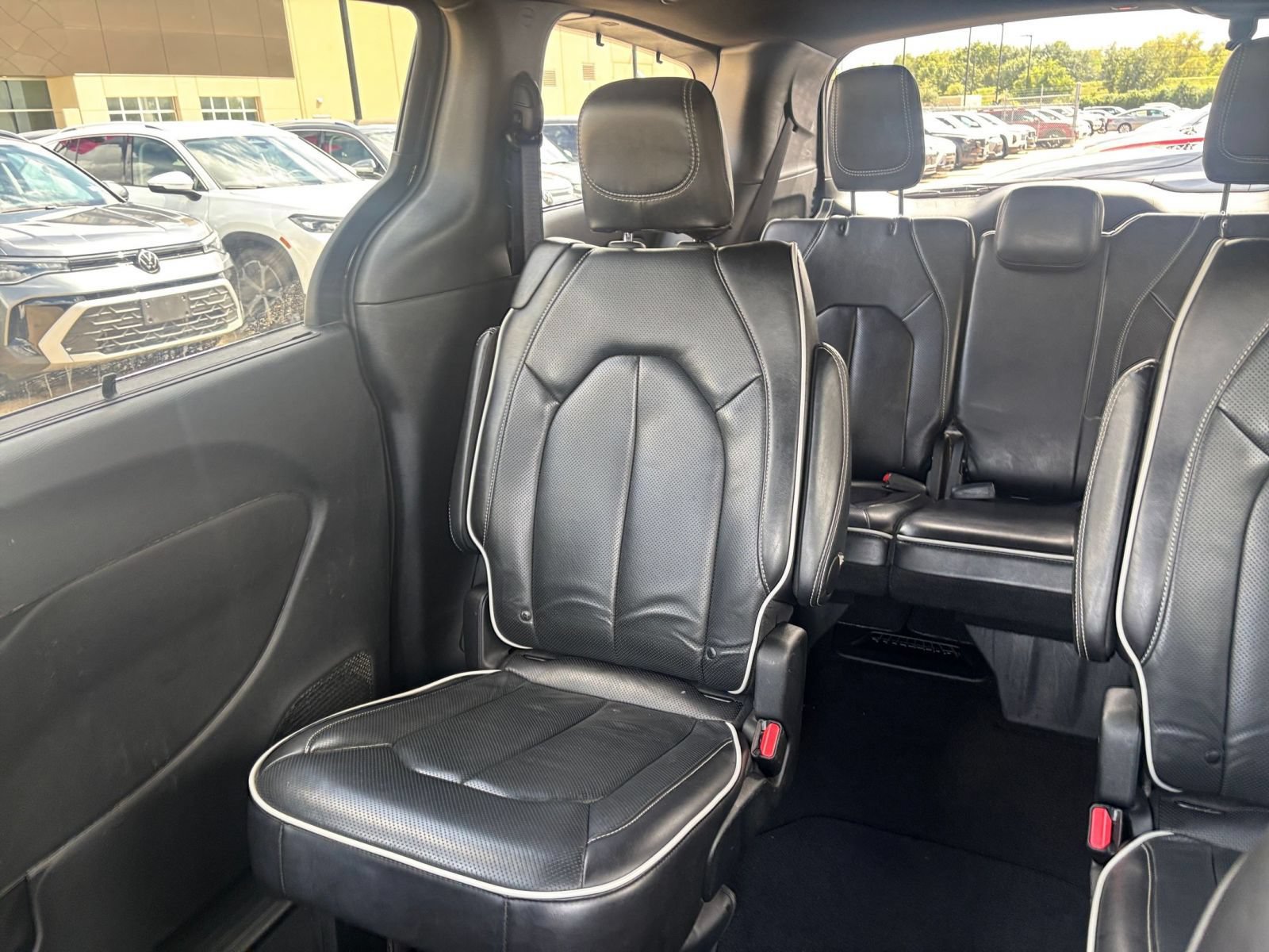 Used 2025 Chrysler Pacifica Limited FWD image 43