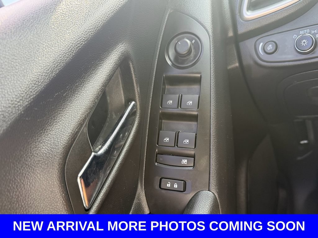 Used 2022 Chevrolet Trax LT w/ LT Convenience Package FWD image 31