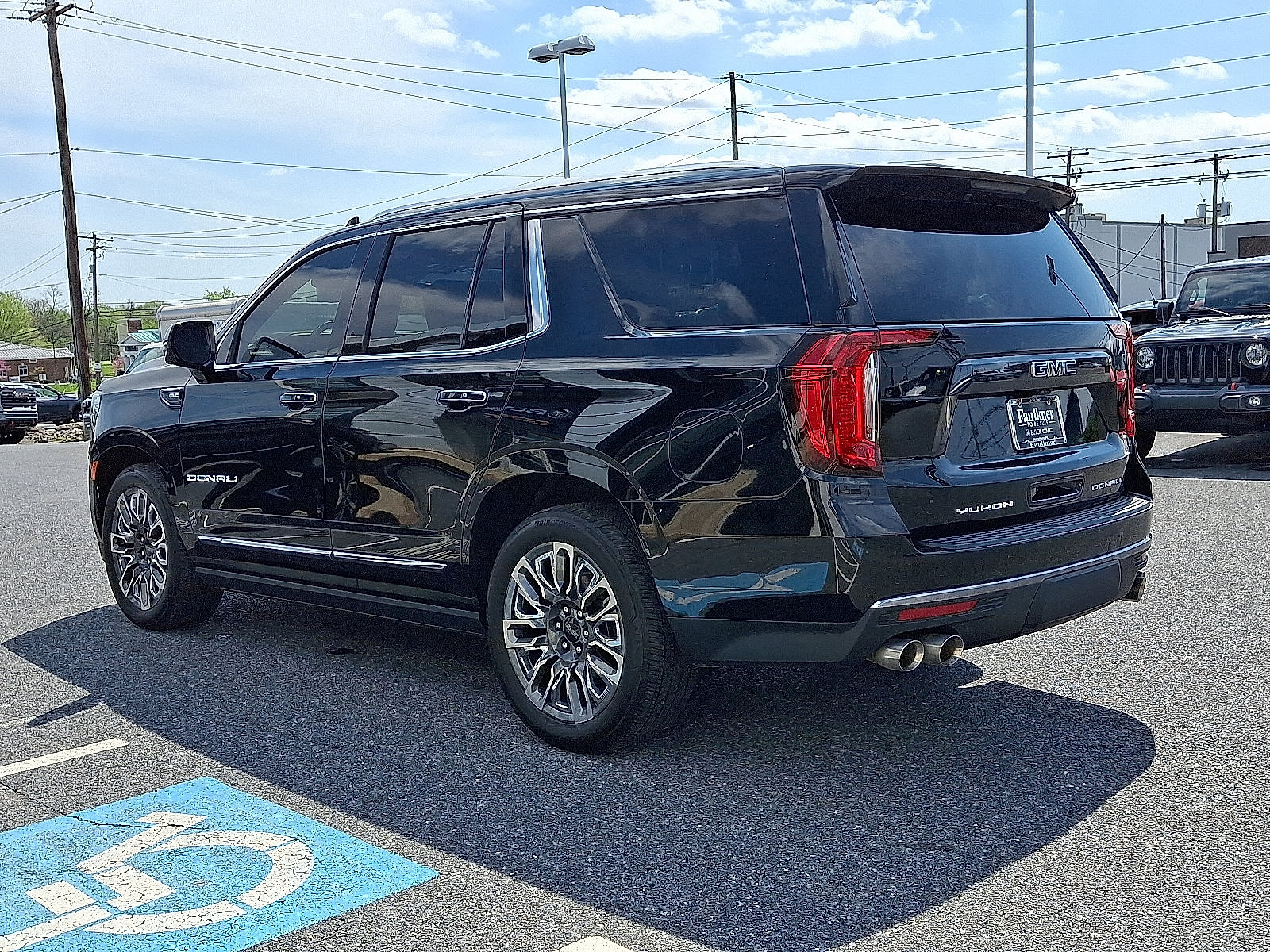 Used 2023 GMC Yukon Denali Ultimate AWD/4WD image 4