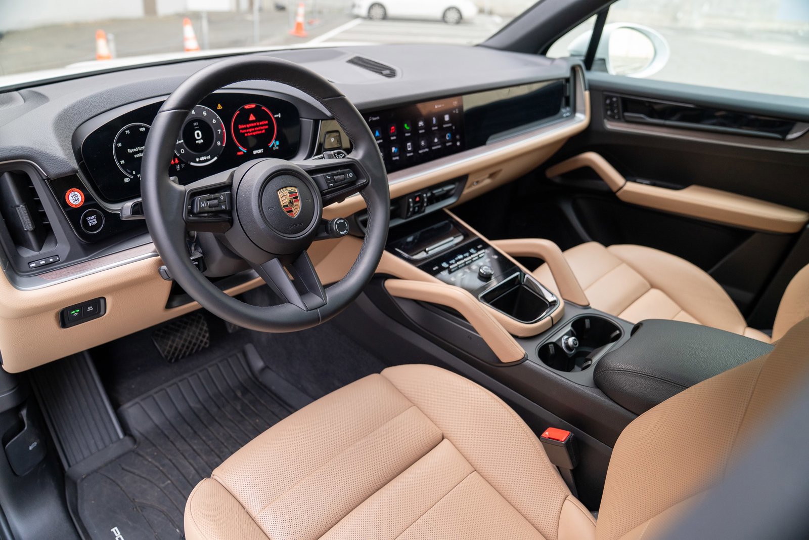 Used 2025 Porsche Cayenne image 4