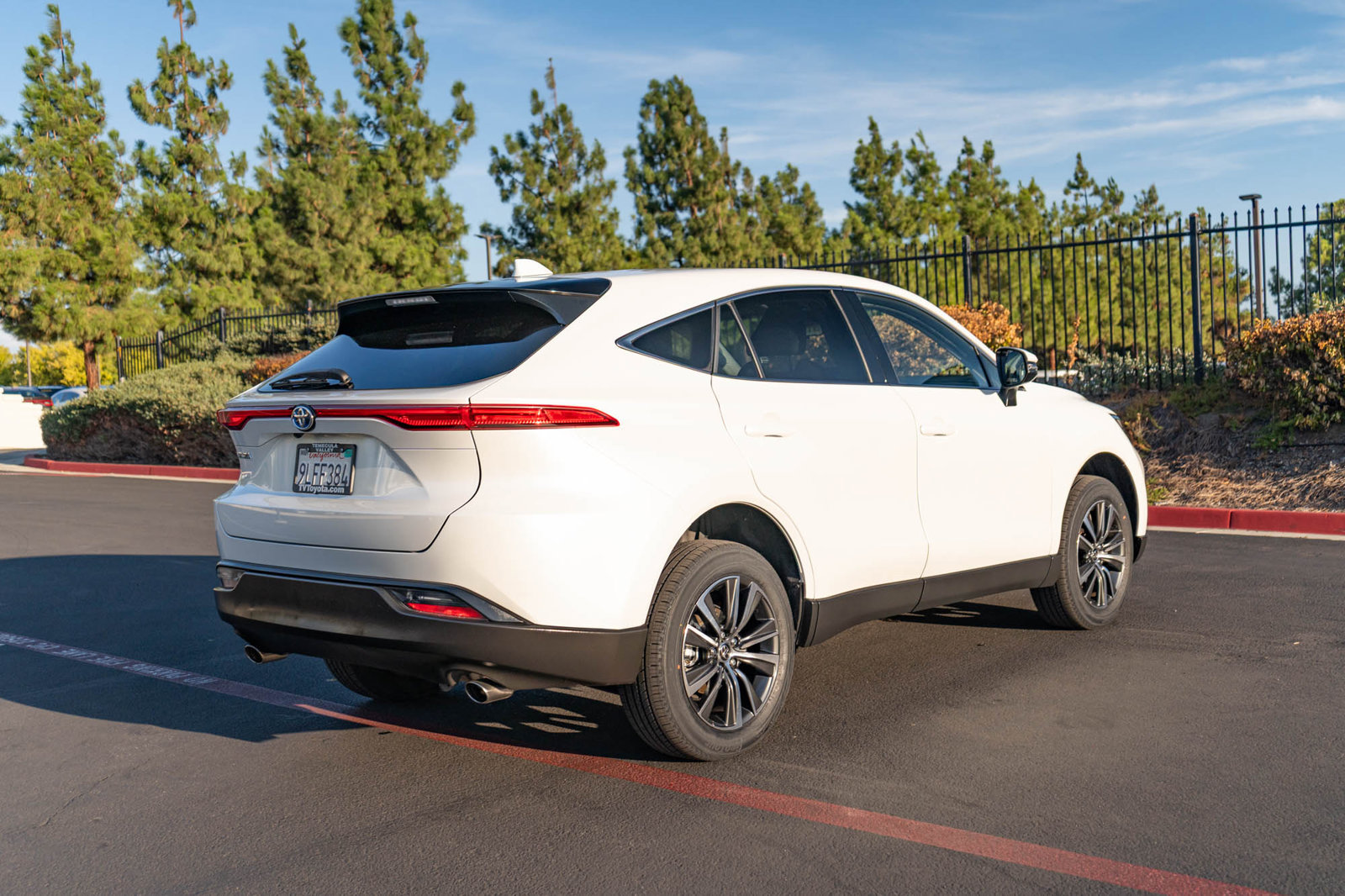 Certified 2024 Toyota Venza LE AWD/4WD image 9