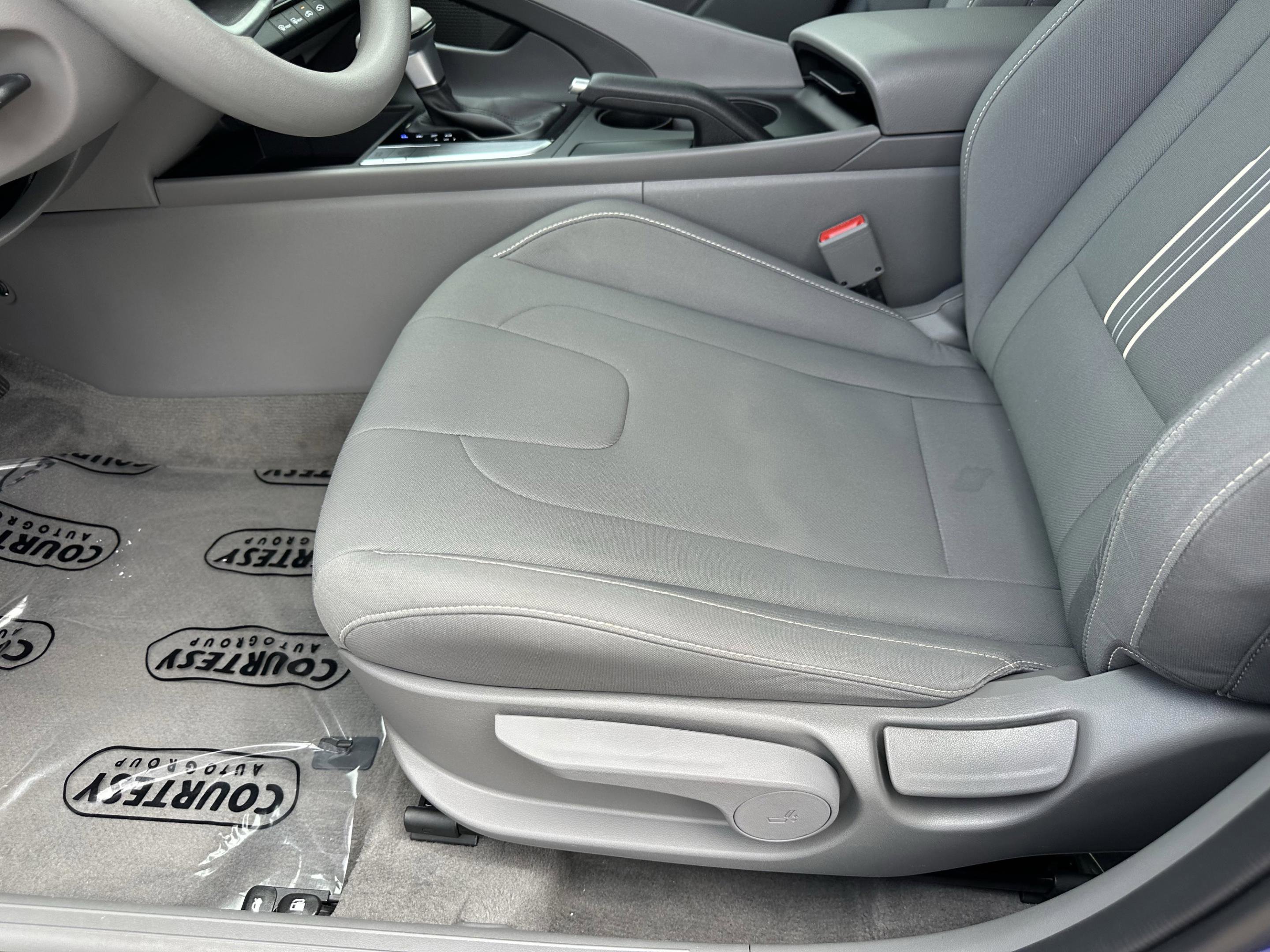 Certified 2024 Hyundai Elantra SEL image 19
