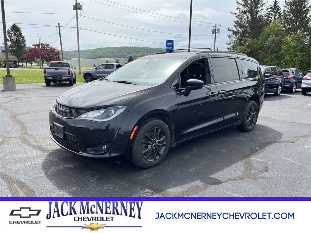 Used 2020 Chrysler Pacifica Touring-L image 1