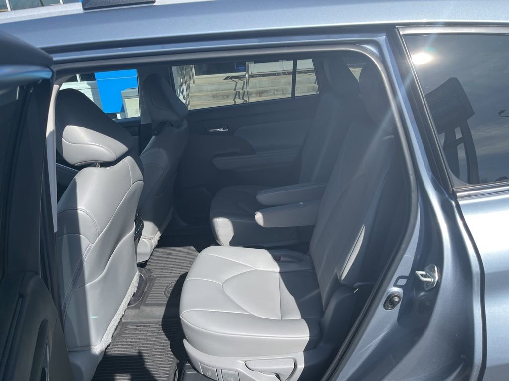 Used 2022 Toyota Highlander XLE image 29