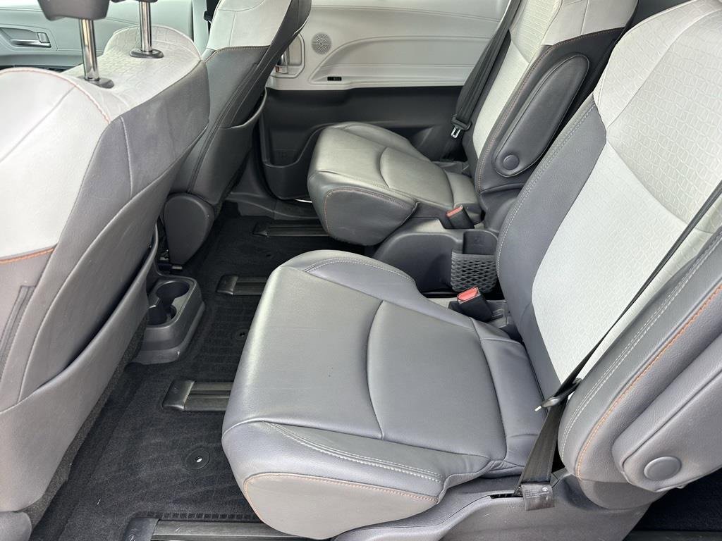 Used 2021 Toyota Sienna XSE image 7