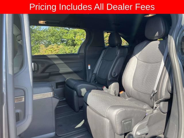 Used 2025 Toyota Sienna Platinum AWD/4WD image 16