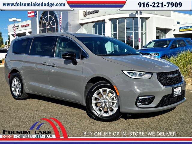 Certified 2025 Chrysler Pacifica Select AWD/4WD image 1