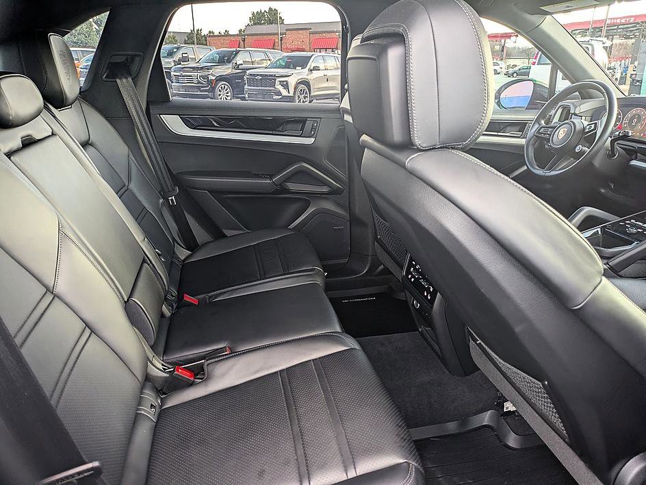 Used 2024 Porsche Cayenne image 35
