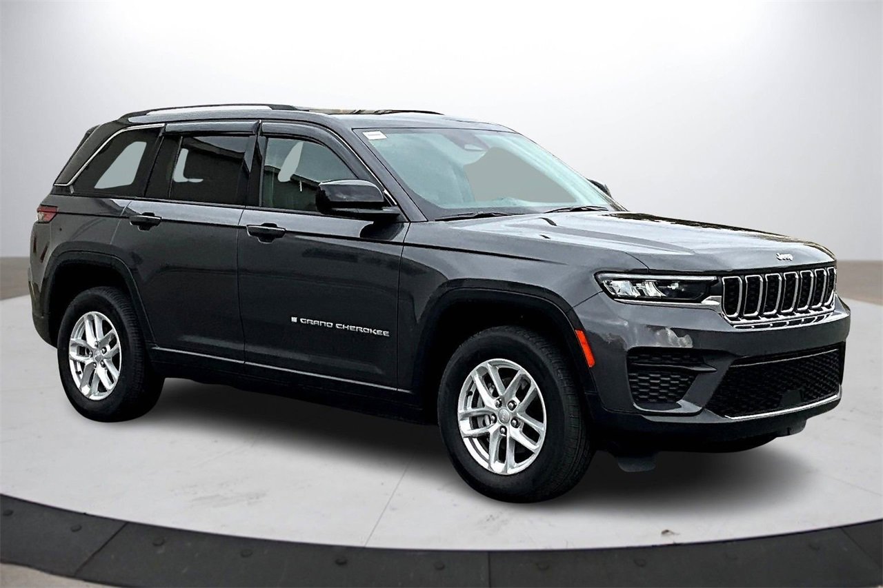 Certified 2024 Jeep Grand Cherokee Laredo X image 2