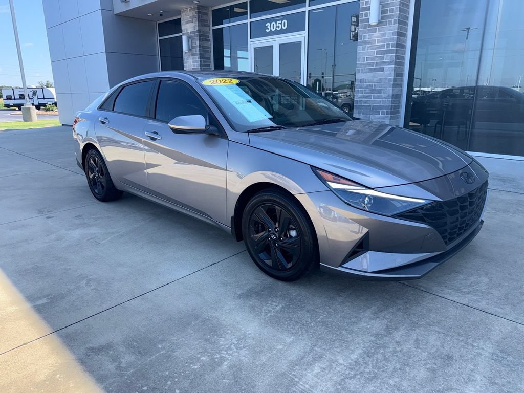 Used 2022 Hyundai Elantra SEL FWD image 3