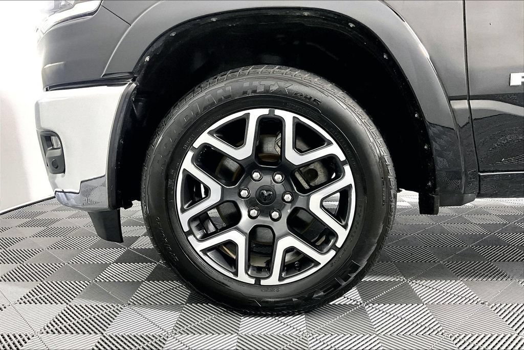 Used 2025 RAM 1500 Laramie AWD/4WD image 8