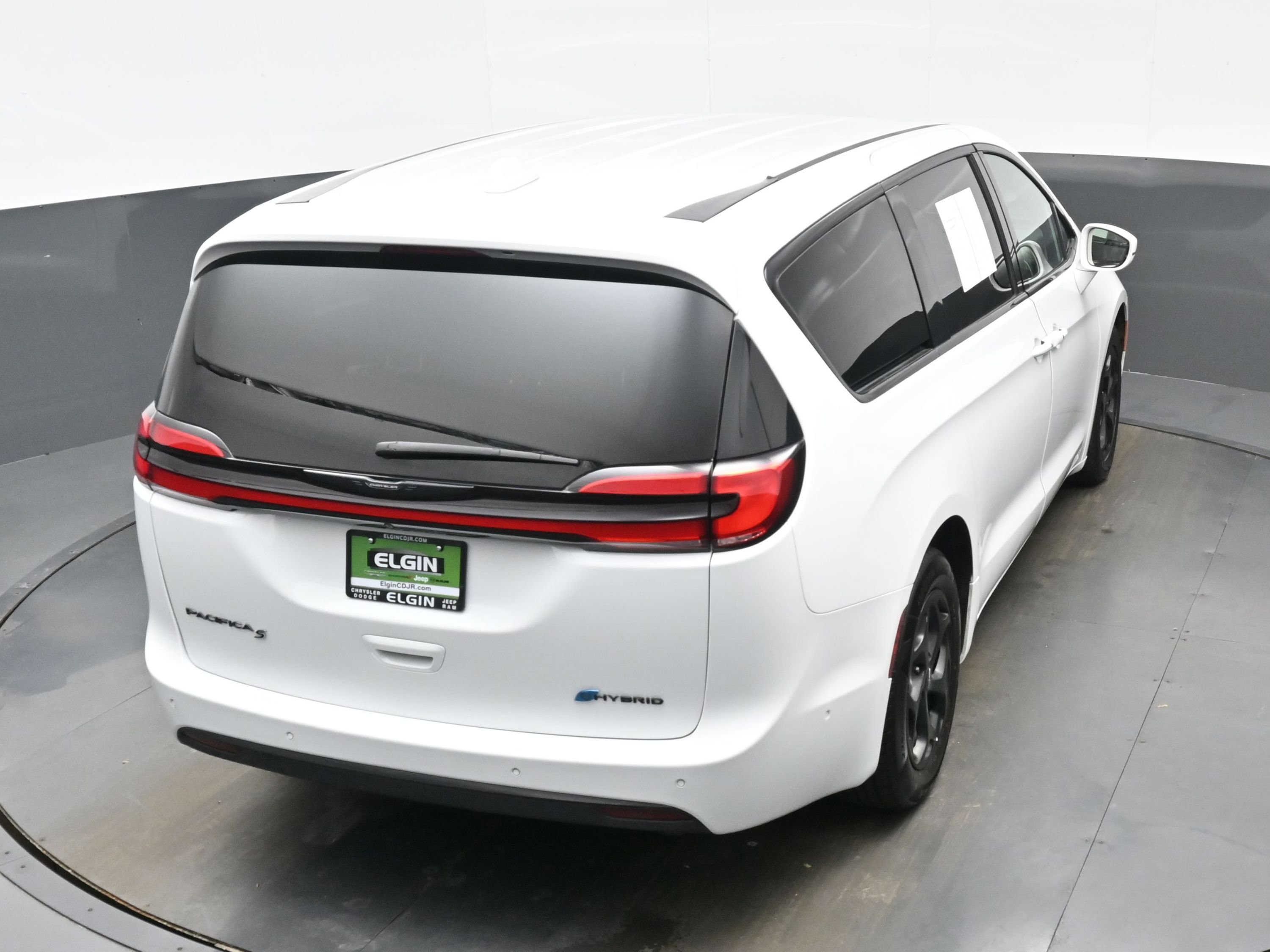 Used 2022 Chrysler Pacifica Touring-L w/ Uconnect Theater Family Group image 38