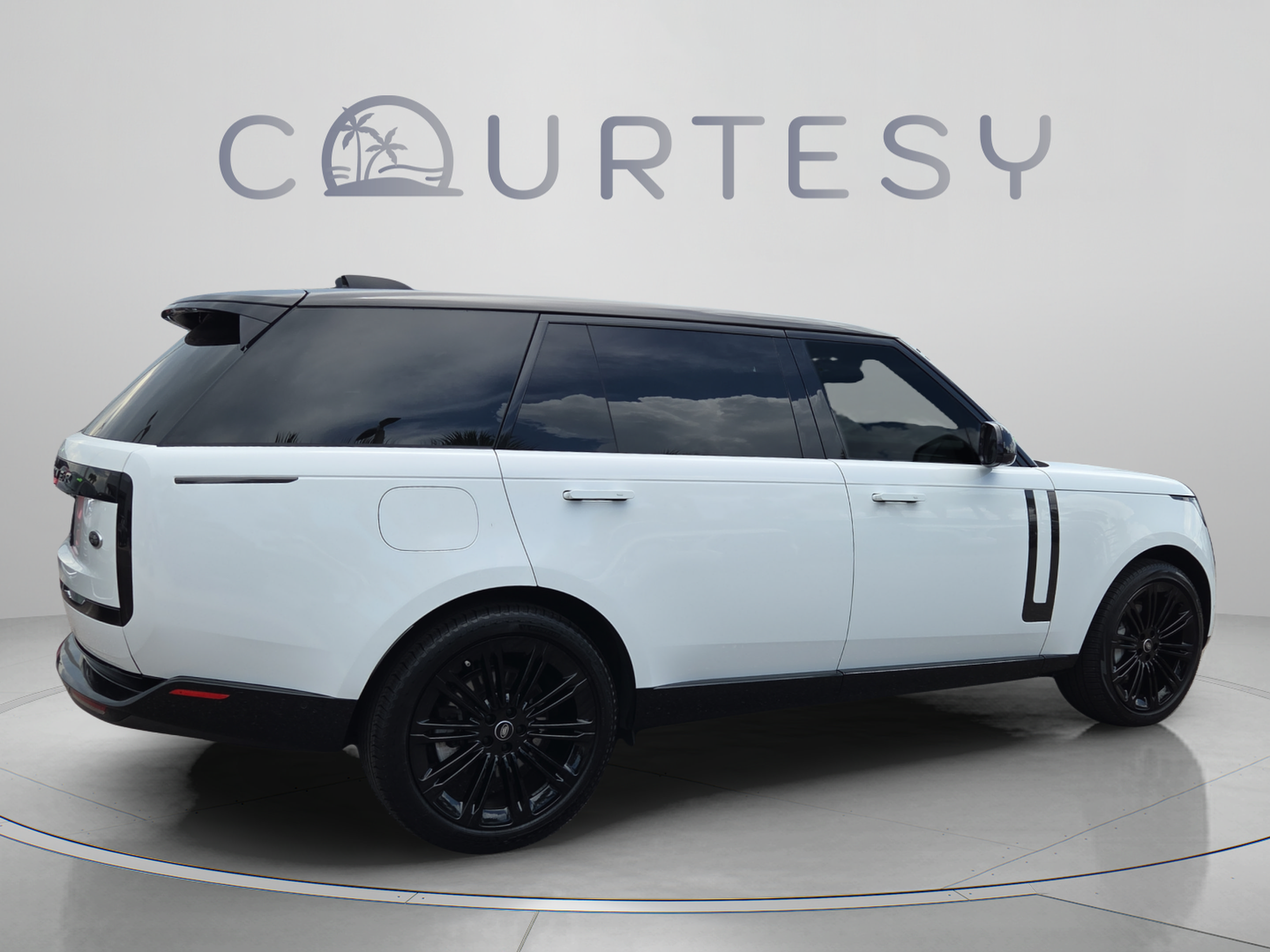 Used 2023 Land Rover Range Rover Long Wheelbase SE AWD/4WD image 5