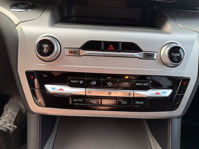 Used 2022 Ford Explorer XLT w/ Equipment Group 202A image 32