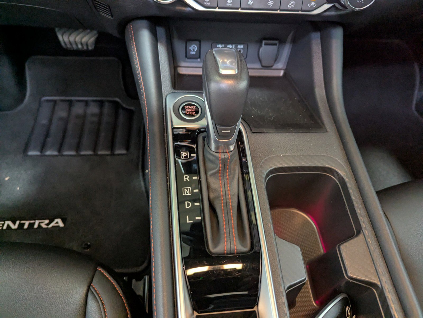 Used 2025 Nissan Sentra SR w/ SR Premium Package image 24