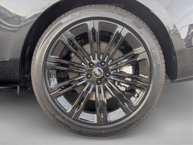 New 2025 Land Rover Range Rover Long Wheelbase SE image 10