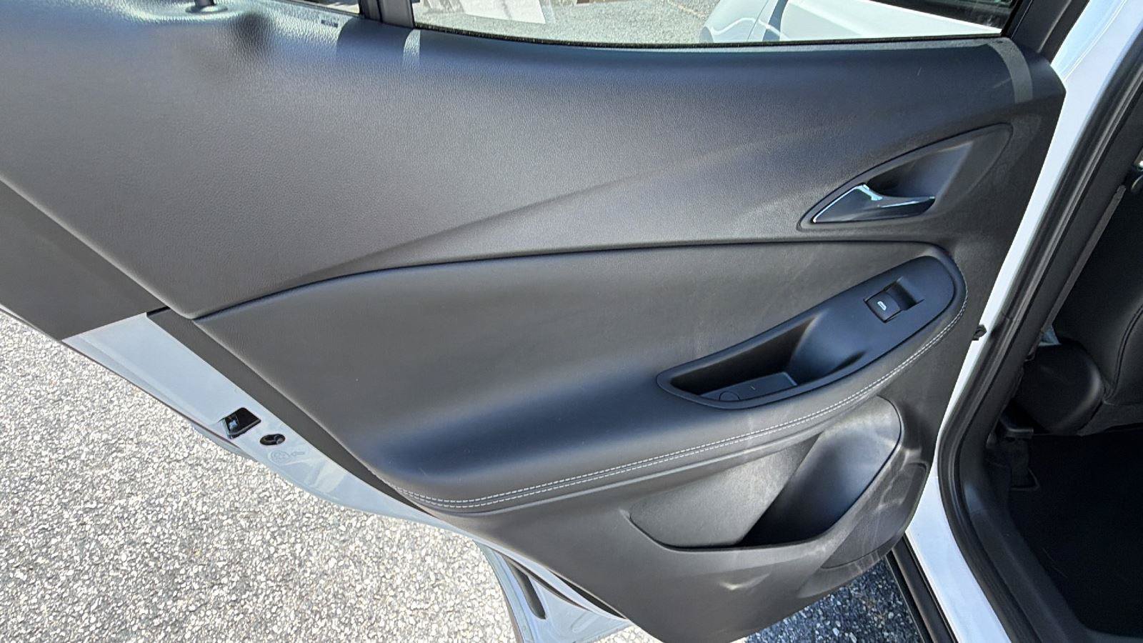 Used 2022 Buick Encore GX Essence FWD image 18