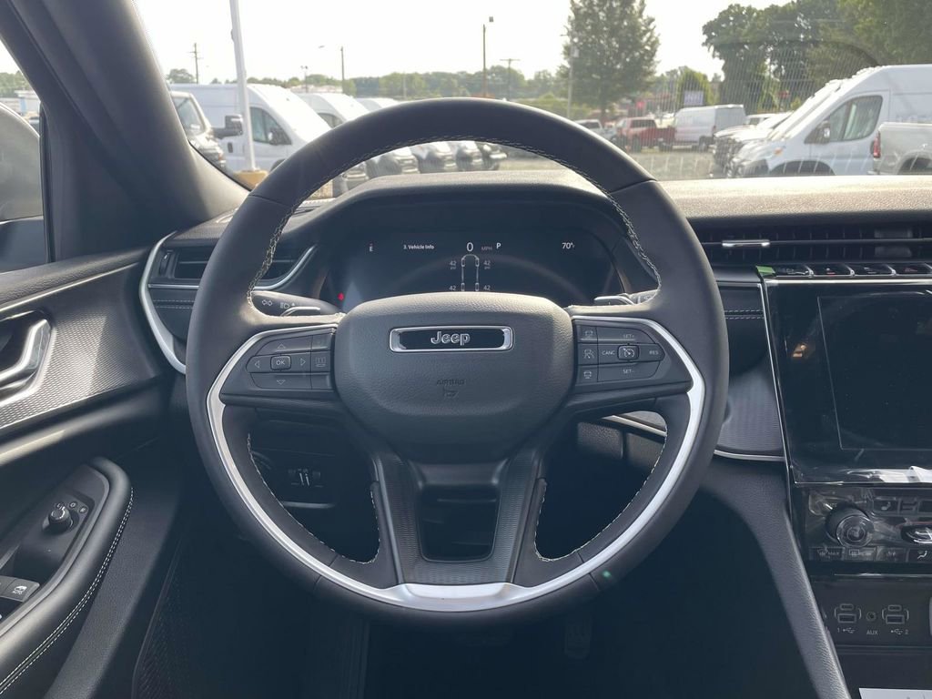 New 2025 Jeep Grand Cherokee L Laredo w/ Luxury Tech Group I image 23