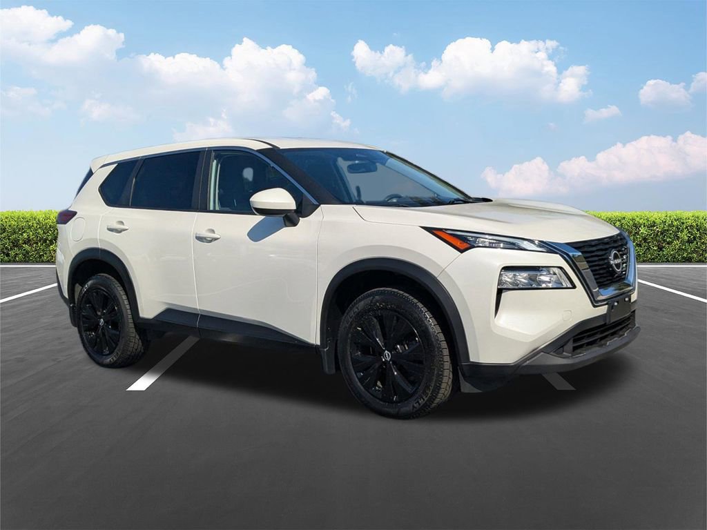 Used 2023 Nissan Rogue SV image 2