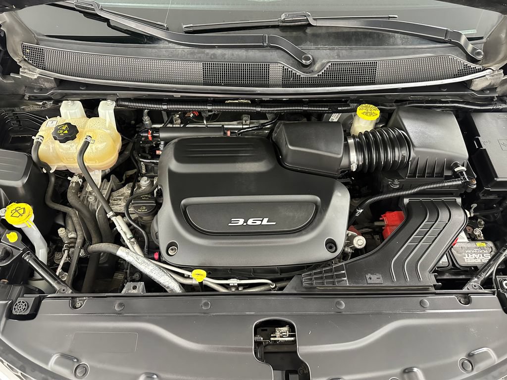 Used 2018 Chrysler Pacifica Touring-L FWD image 33