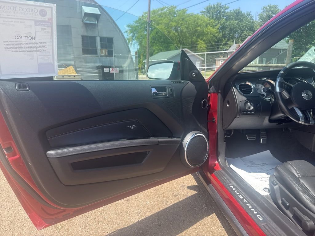 Used 2010 Ford Mustang GT RWD image 12