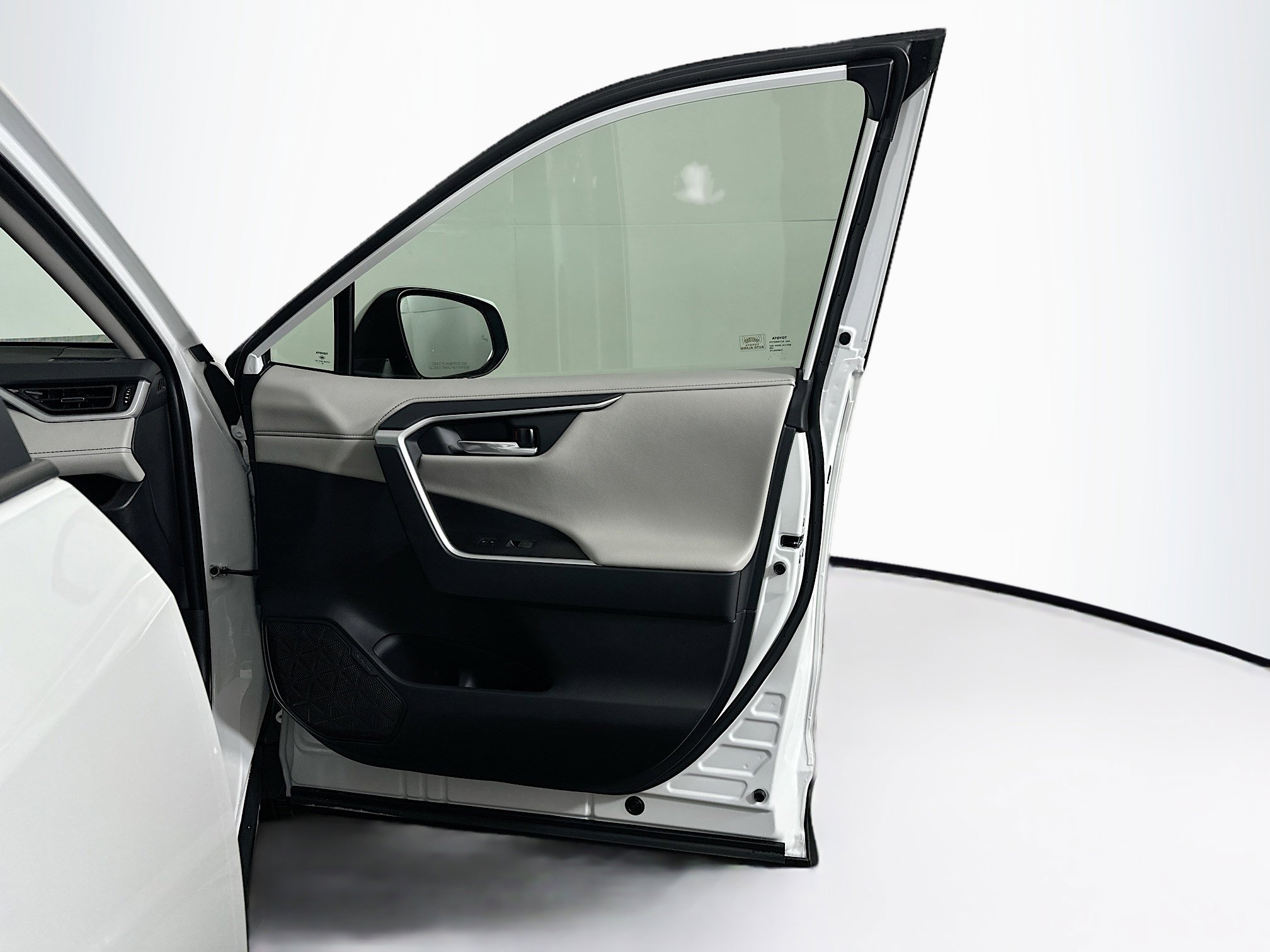 Used 2025 Toyota RAV4 Limited w/ Weather Package image 32